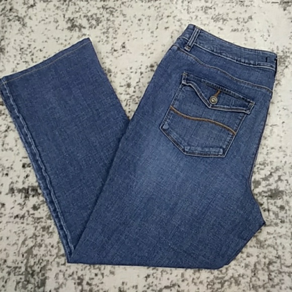 Lee Denim - Lee Platinum Label Curvy Fit Boot Cut  Short